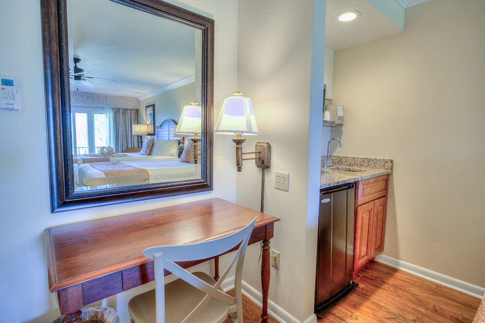 Oceanside Room with Desk Area and Wet Bar