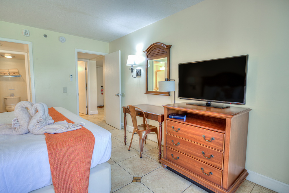 Garden View King Suite Bedroom